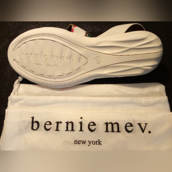 Bernie Mev. - NWT, Floral Sandals W/ 3 Front & 1 Ankle Straps, Size EU 37 US 6 - Picture 6 of 13